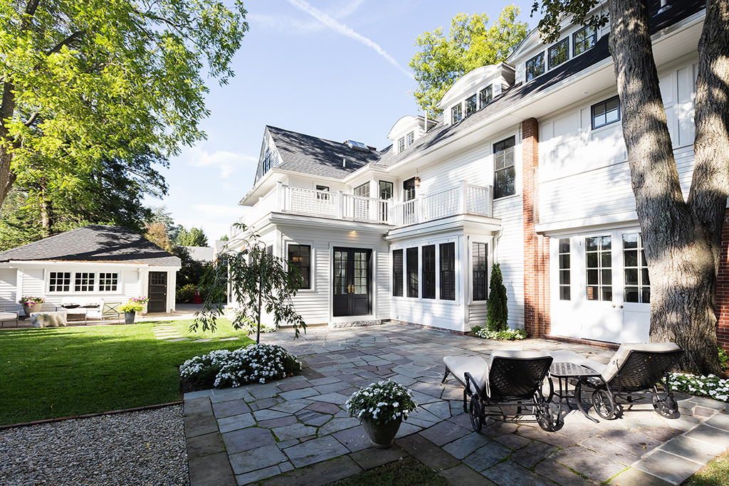 Expansive bluestone patio furnished for outdoor dining and entertaining.